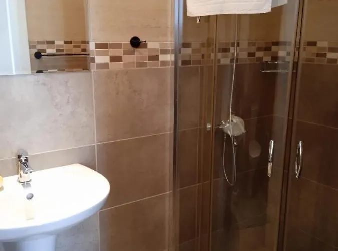 Izi Palace Deluxe Studiob1