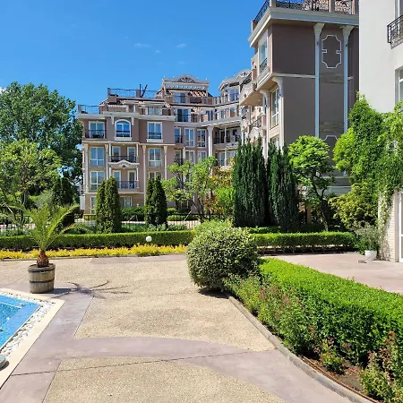 Apartment Izi Palace Deluxe Studiob1