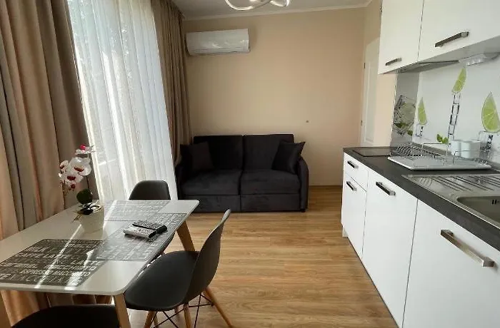 Izi Palace Deluxe Studiob1